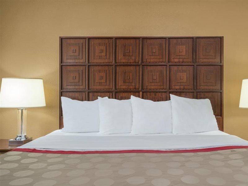 Отель Ramada By Wyndham Columbus North Вестервилль Экстерьер фото