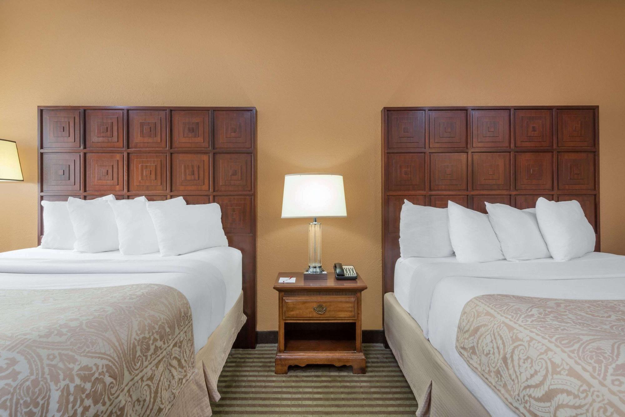 Отель Ramada By Wyndham Columbus North Вестервилль Экстерьер фото