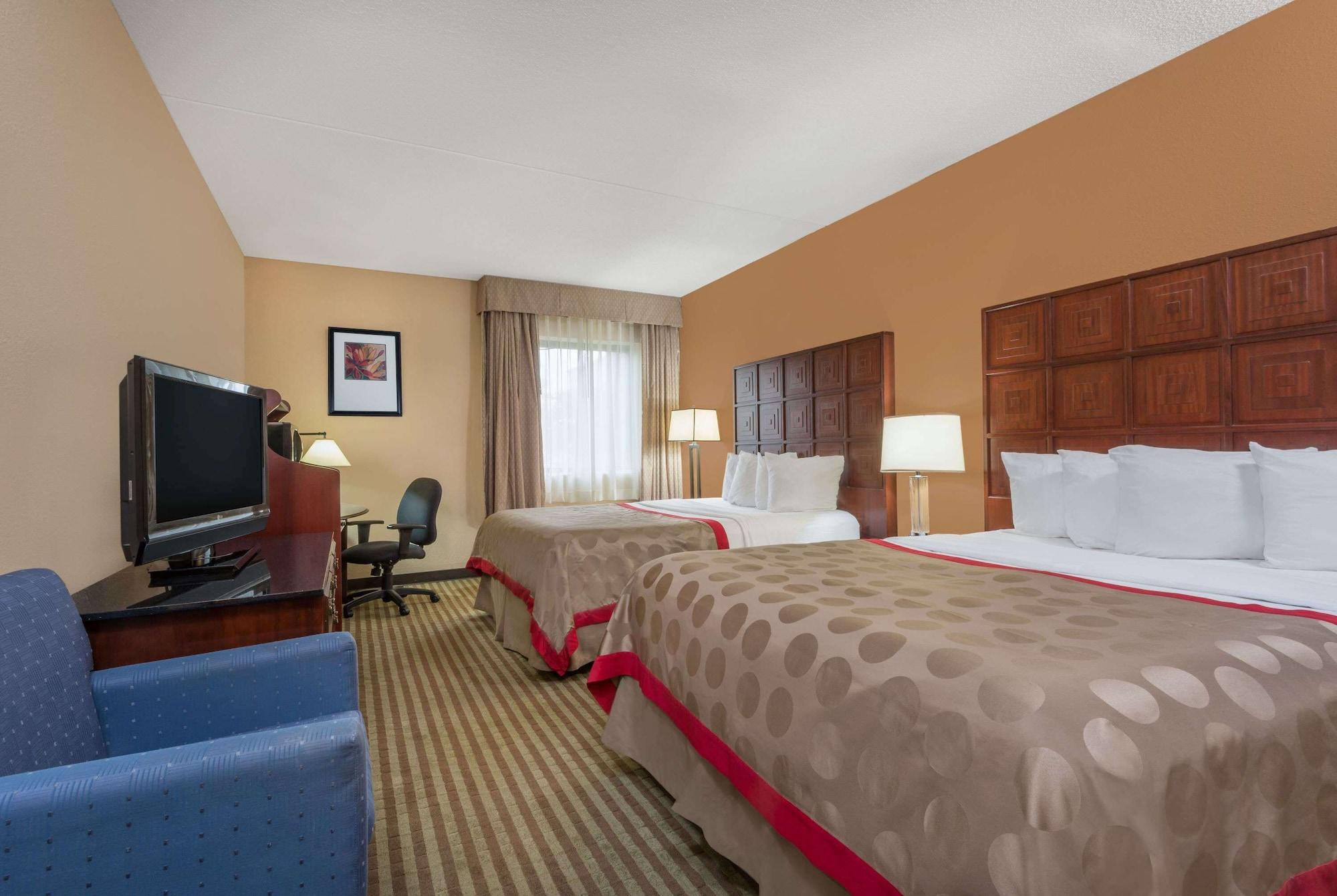 Отель Ramada By Wyndham Columbus North Вестервилль Экстерьер фото
