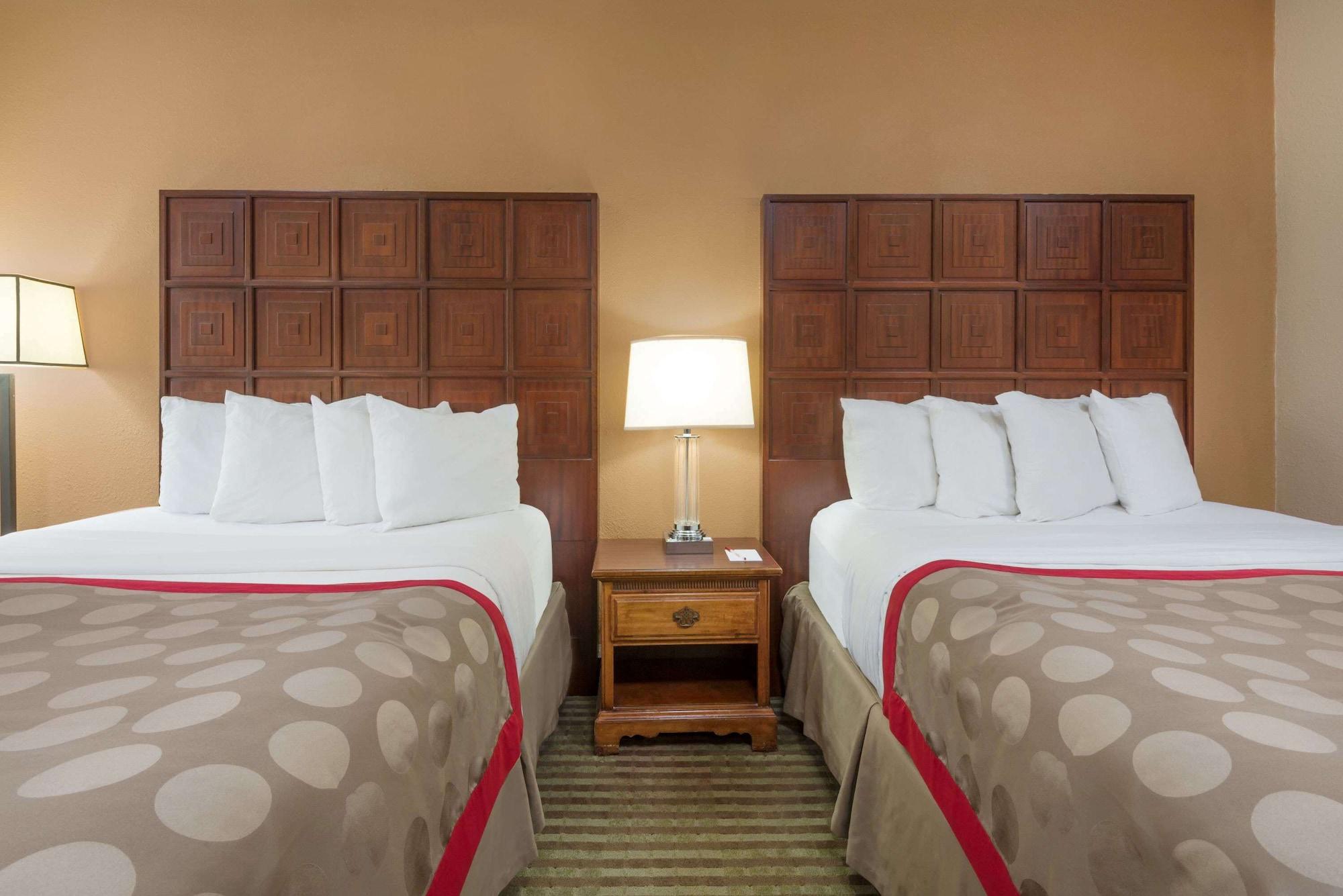 Отель Ramada By Wyndham Columbus North Вестервилль Экстерьер фото