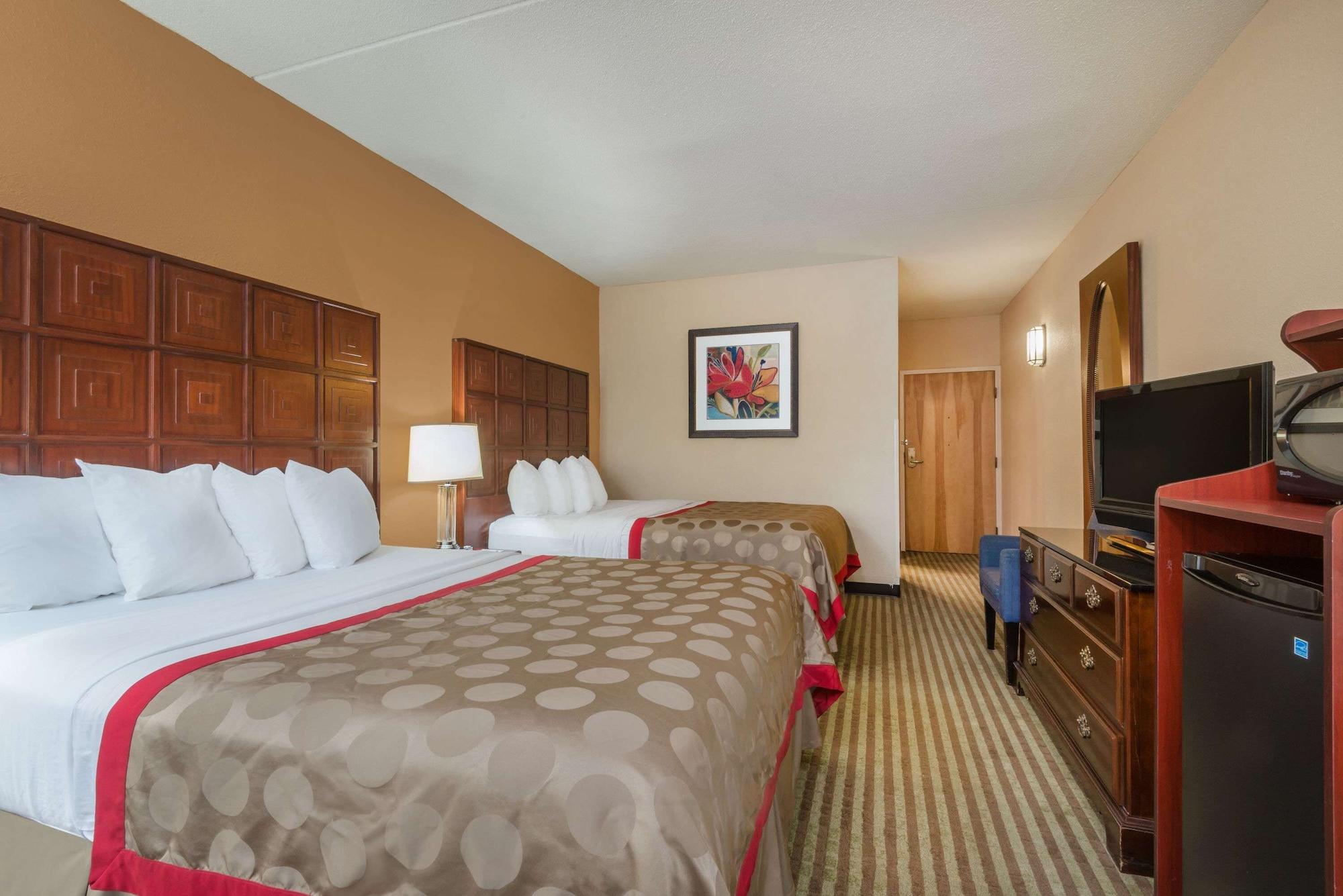 Отель Ramada By Wyndham Columbus North Вестервилль Экстерьер фото
