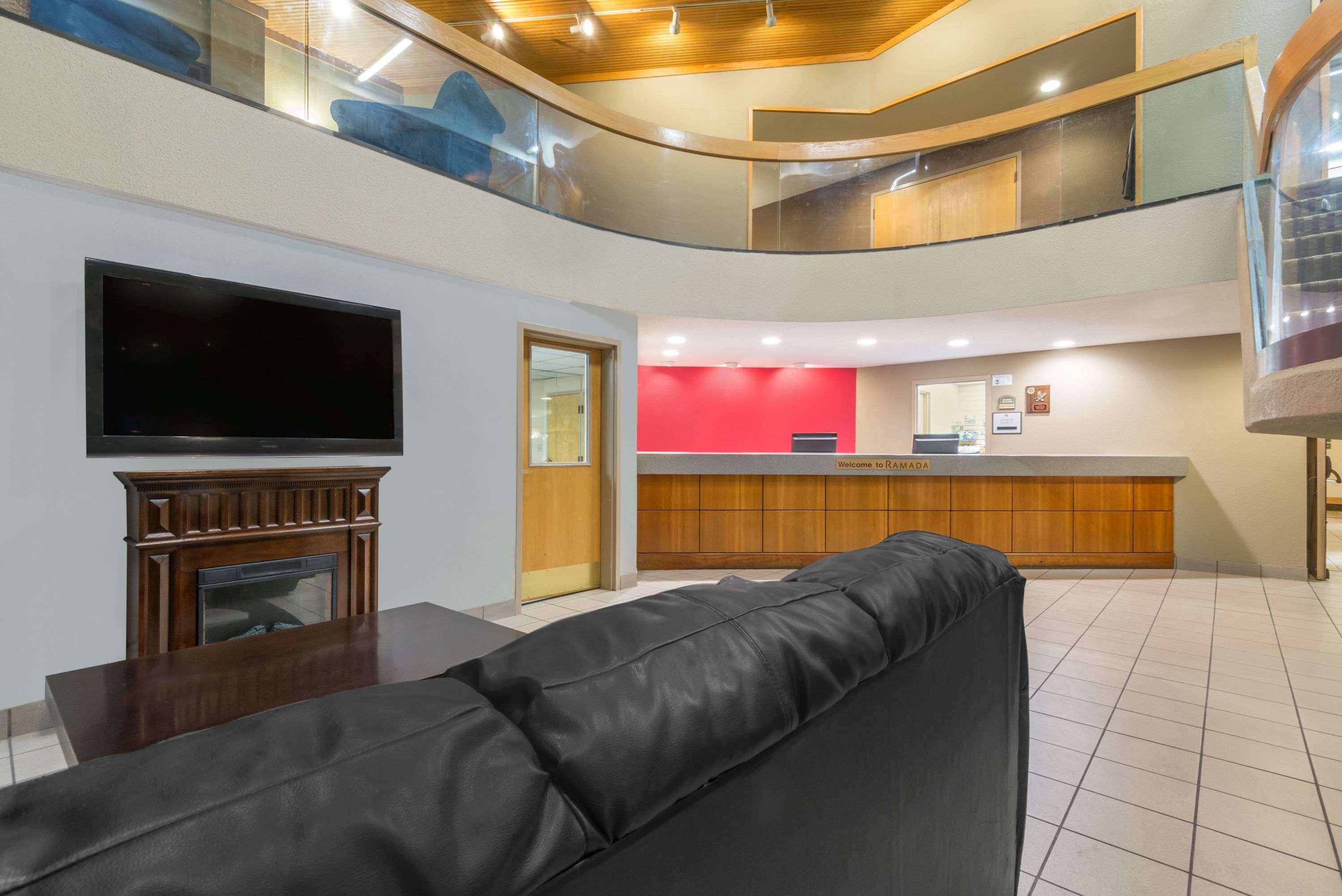 Отель Ramada By Wyndham Columbus North Вестервилль Экстерьер фото
