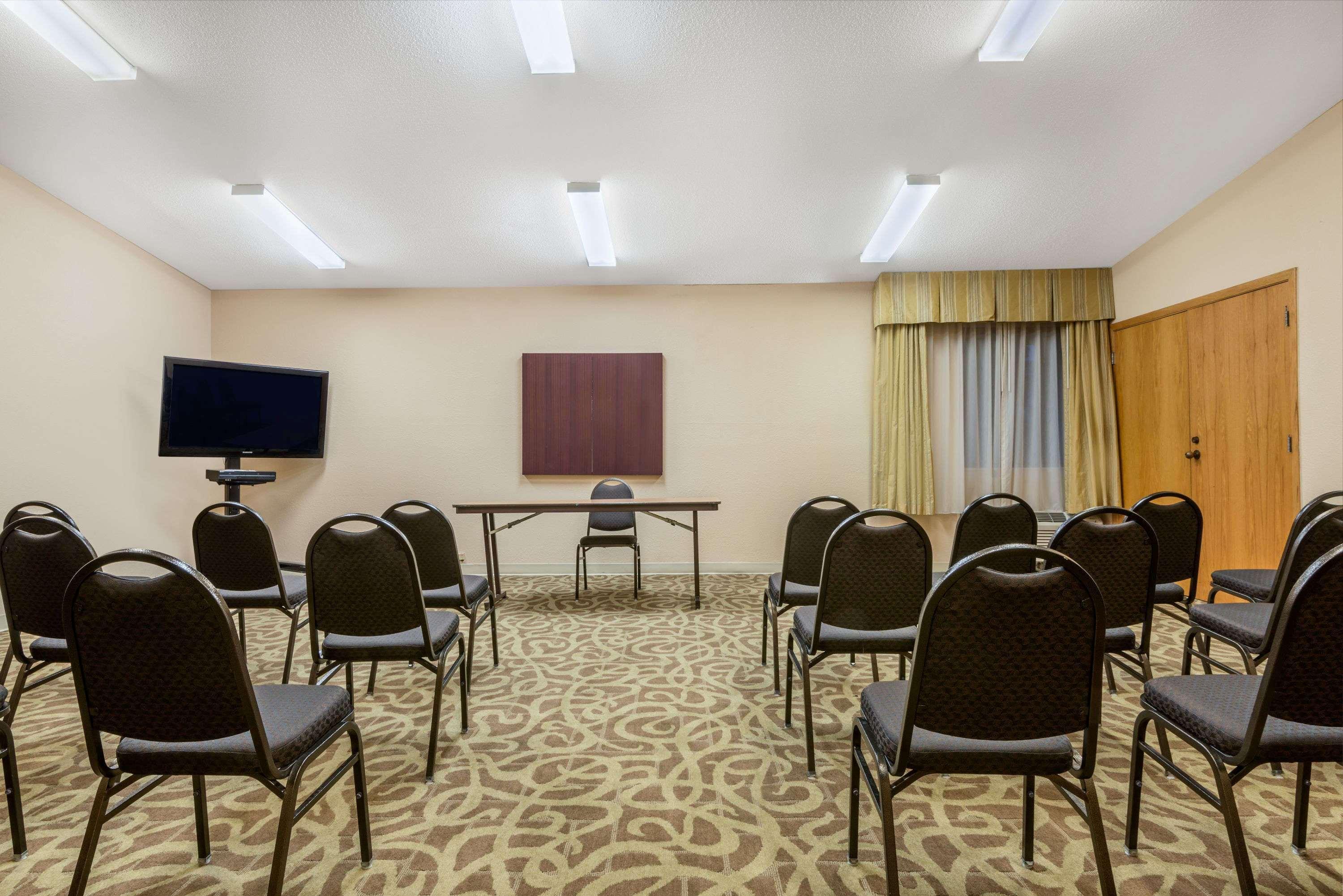 Отель Ramada By Wyndham Columbus North Вестервилль Экстерьер фото