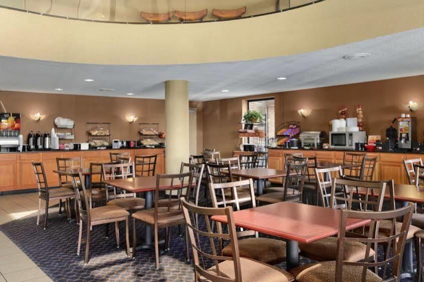 Отель Ramada By Wyndham Columbus North Вестервилль Экстерьер фото