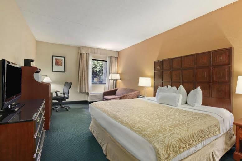 Отель Ramada By Wyndham Columbus North Вестервилль Экстерьер фото